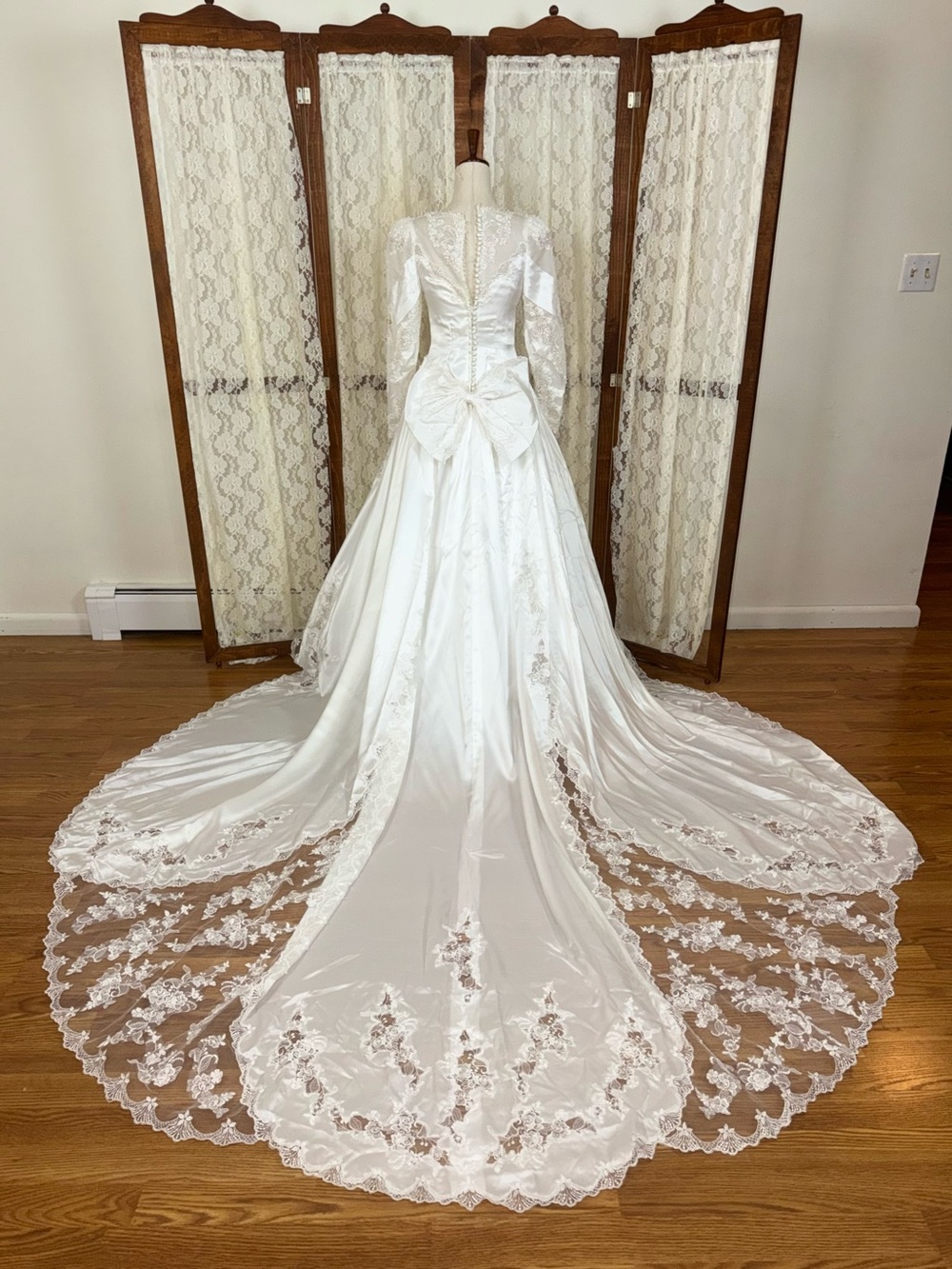 Gorgeous Vintage 90s Cathedral Length Wedding Gown